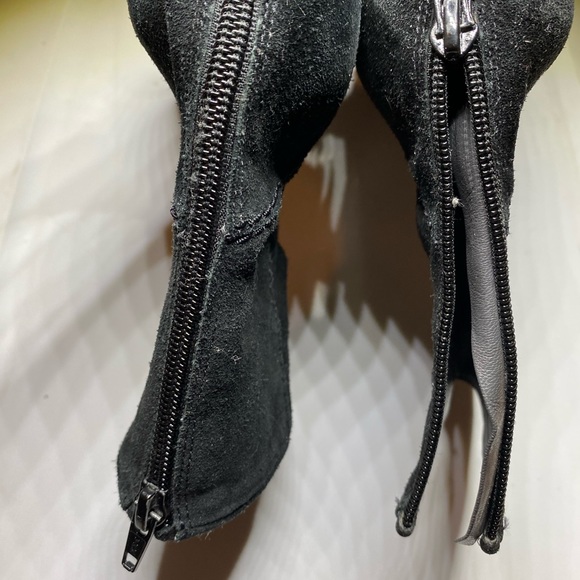 Suede heel bootie by Stuart Weitzman - Picture 2 of 3